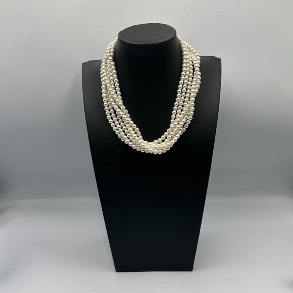 Elegant Pearl Necklace - Picture 5 of 13